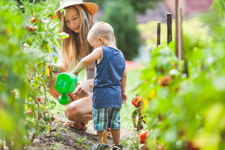 8 idee per attività in giardino con i bambini